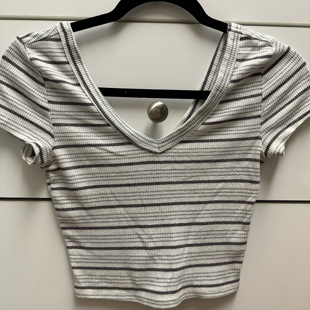 striped cropped tee